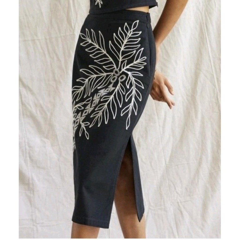 Maeve By Anthropologie Embroidered Midi Skirt Black Size 0 EUC